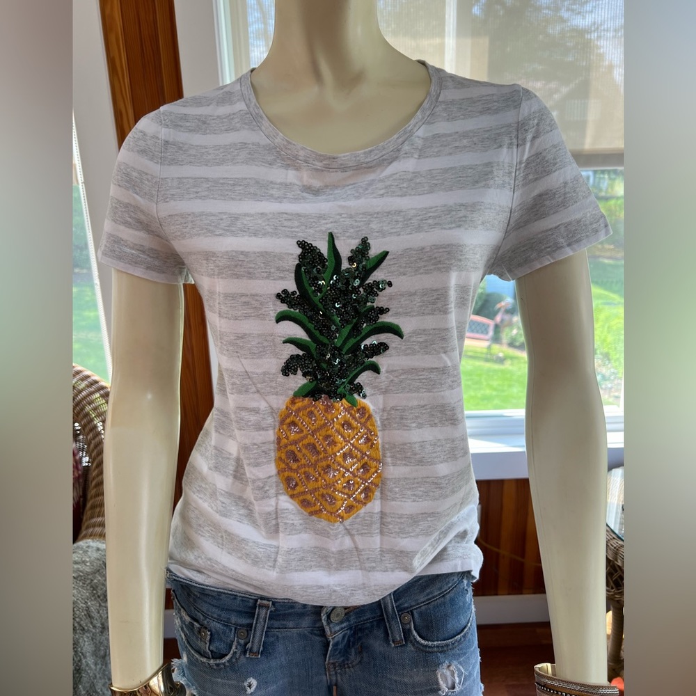 🎉HP🎉 Banana Republic Striped Sequined Pineapple Graphic Tee